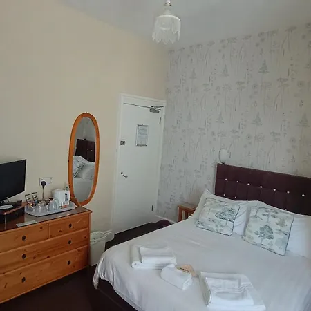 Hazeldene Guest House - With Free Offsite Health Club-3