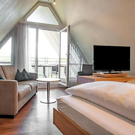 Hotel & Restaurant Post-2