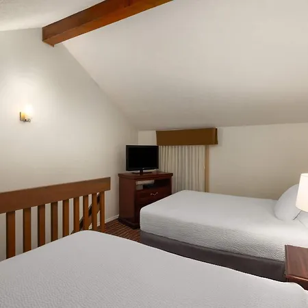 Ramada By Wyndham Campbell River-3