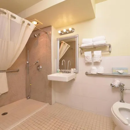 Quality Inn & Suites Montebello - Los Angeles-3