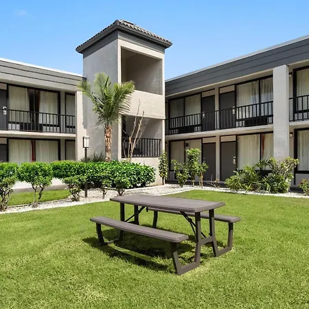 Ramada By Wyndham Cocoa-2
