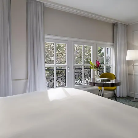 Renaissance Paris Nobel Tour Eiffel Hotel-2