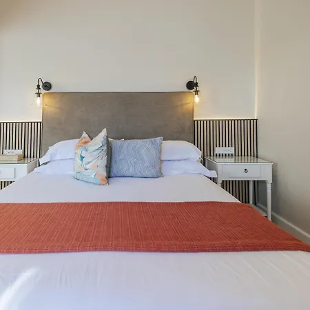 Whispering Oaks Guest House-2