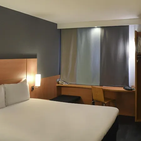 Ibis Reading Centre-3