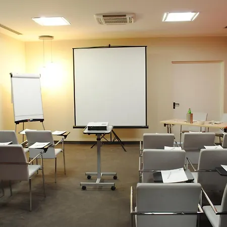 Holiday Inn Genoa City By Ihg-2
