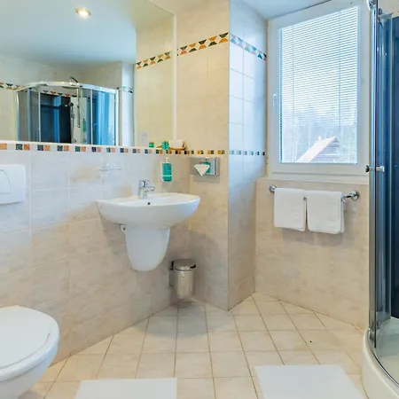 Kontakt Wellness Hotel-3