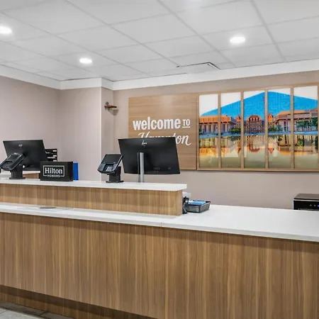 Hampton Inn Albany-Wolf Road-2