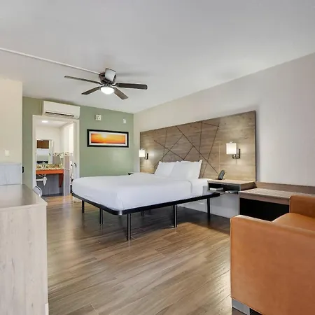 Quality Inn & Suites Airport-Cruise Port Hollywood-2