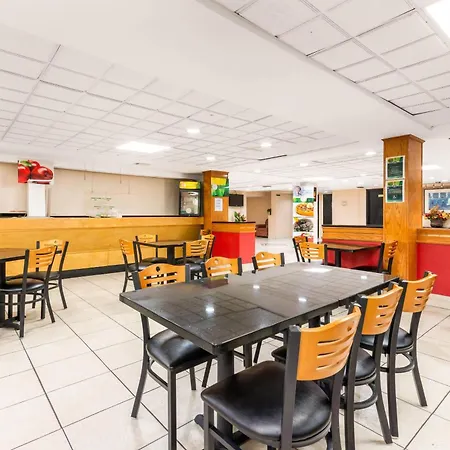 Quality Inn & Suites Orlando Airport-3