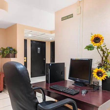 Quality Inn & Suites Orlando Airport-2