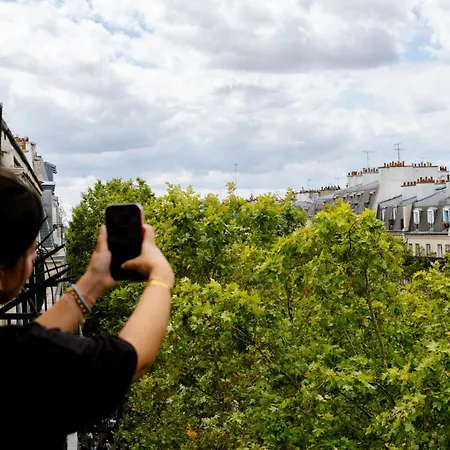Glint Paris-3