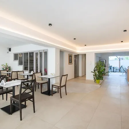 Leonidas Hotel&Apartments-3