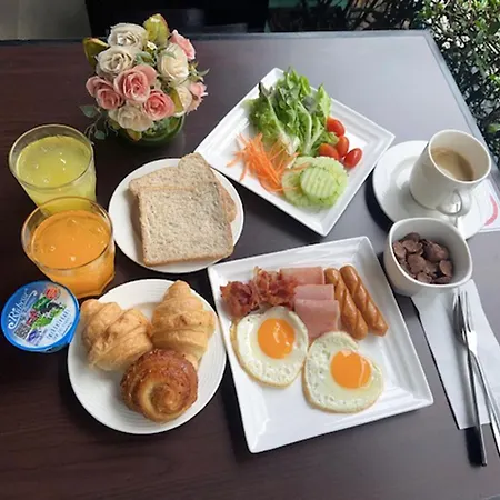 Sawasdee Hotel @ Sukhumvit Soi 8-2