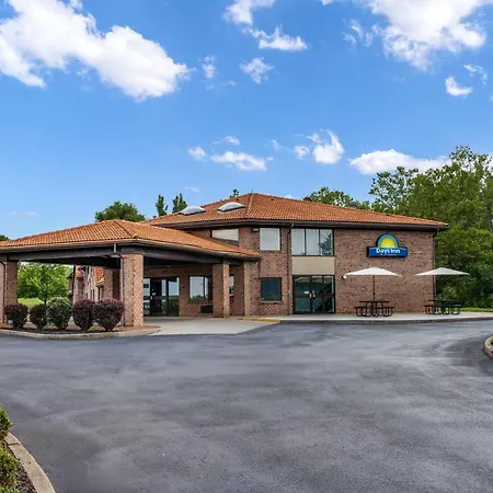 Days Inn By Wyndham Geneva/Finger Lakes-3