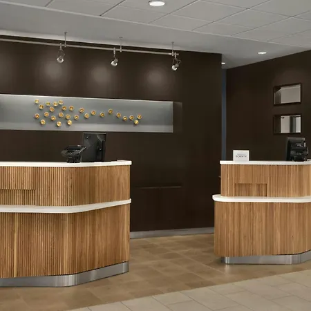 Courtyard By Marriott Bloomington-2