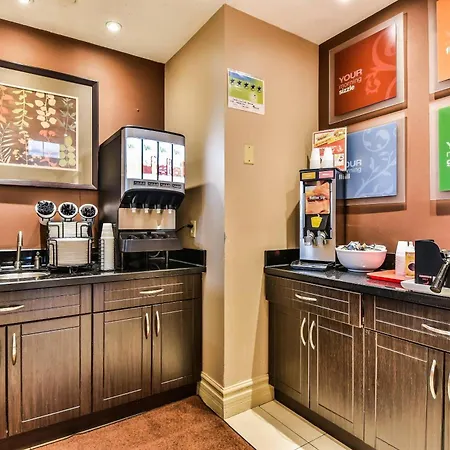 Comfort Inn & Suites Ambassador Bridge-3