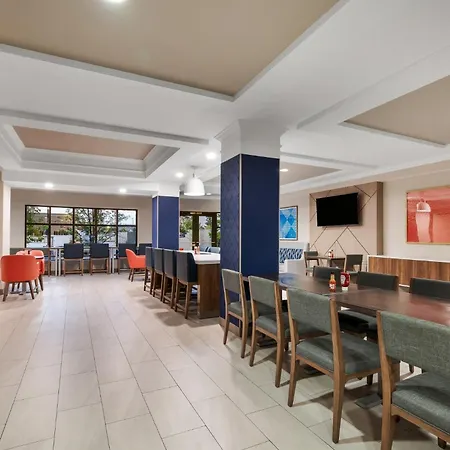 Holiday Inn Express & Suites Buffalo Airport, Ny-2