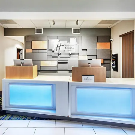Holiday Inn Express & Suites - Laredo-Event Center Area By Ihg-3