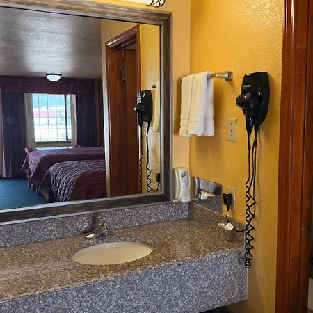 Royal Inn Pearsall-3
