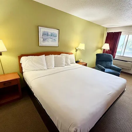 Americas Best Value Inn Saint Ignace-2