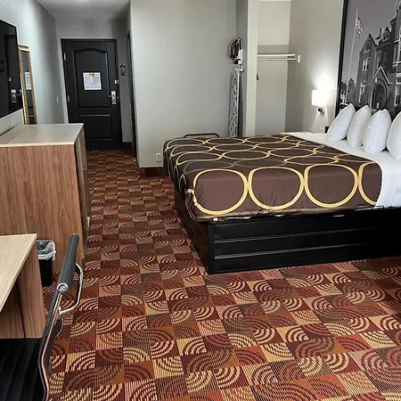 Super 8 By Wyndham Lake Of The Ozarks-2
