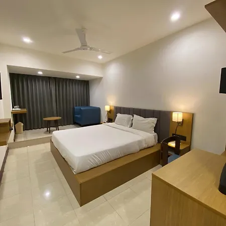 Palette Hotel Surya By Checkin, Vadodara-2