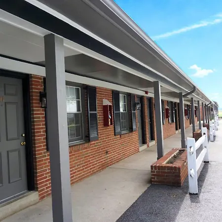 Harvest Drive Family Inn - Renovated Rooms-3