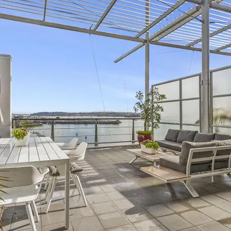 Spacious 3-Bed Waterfront Apartment-3