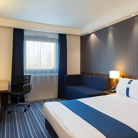Holiday Inn Express Harlow By Ihg-3