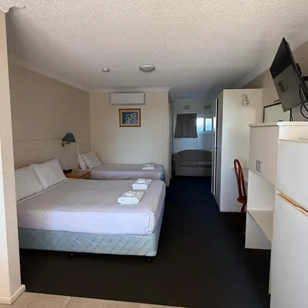 Holiday Lodge Motor Inn-2