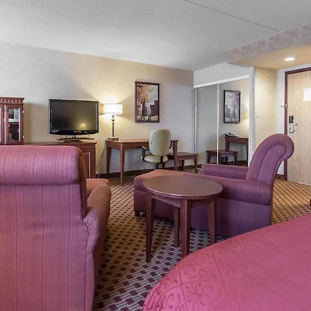 Quality Inn & Suites Bay Front-3