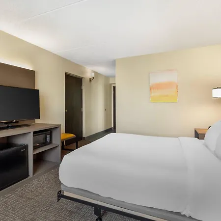 Comfort Inn & Suites Butler-3