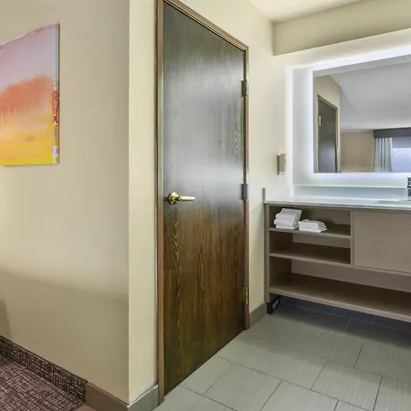 Comfort Inn & Suites Butler-3