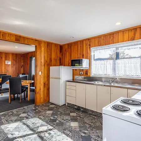 Ossies Motels And Chalets-3