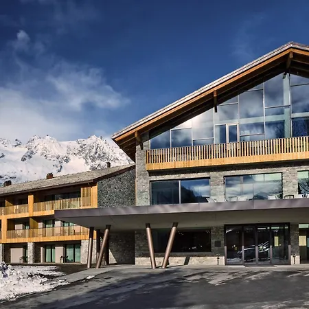 Grand Hotel Courmayeur Mont Blanc, By R Collection Hotels-3
