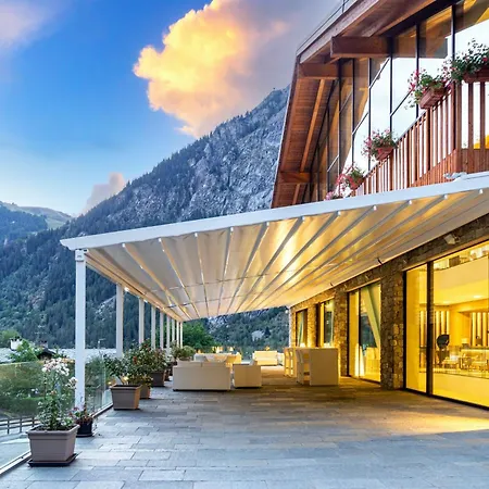 Grand Hotel Courmayeur Mont Blanc, By R Collection Hotels-2