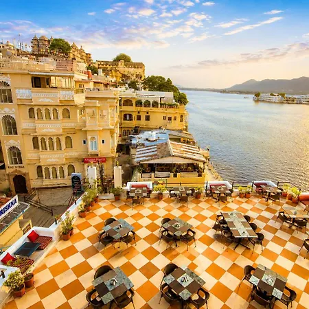 Hotel Devraj Niwas On Lake Pichola-2