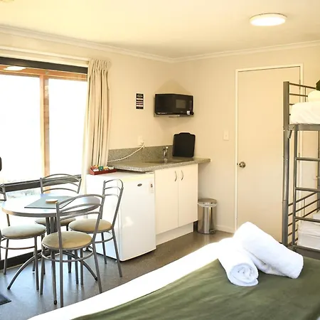 Lakes Edge Holiday Park-2