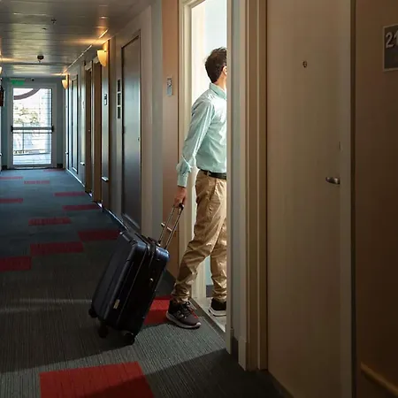 Ibis Pilar-2