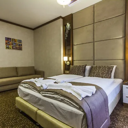La Pazza Suites-3