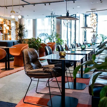 Motel One Amsterdam-2