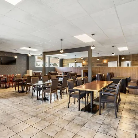 Days Inn By Wyndham Sylvan Lake-3