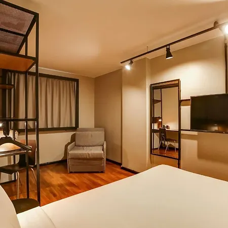Ibis Copacabana Posto 2-3