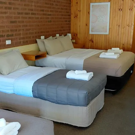 Country Roads Motor Inn-3