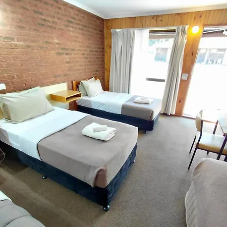 Country Roads Motor Inn-2