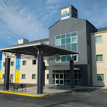 Days Inn & Suites By Wyndham Augusta Near Fort Eisenhower-3