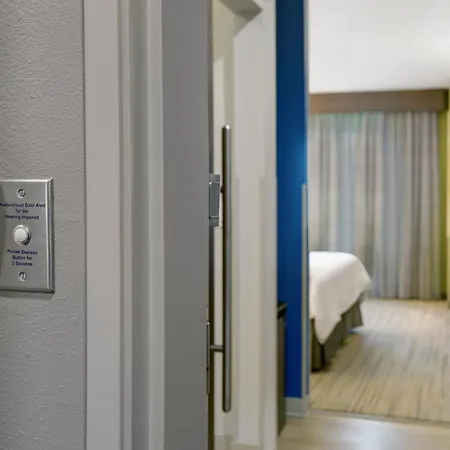 Holiday Inn Express & Suites - Lenexa - Overland Park Area By Ihg-2