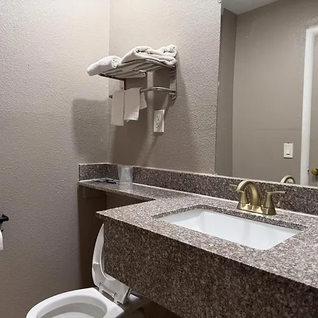 Rodeway Inn & Suites-3