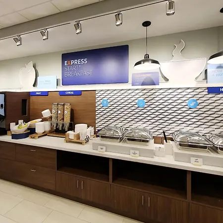 Holiday Inn Express & Suites - Detroit Northwest - Livonia By Ihg-2