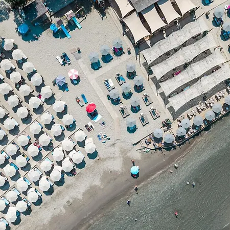 Yacht Hotel-2